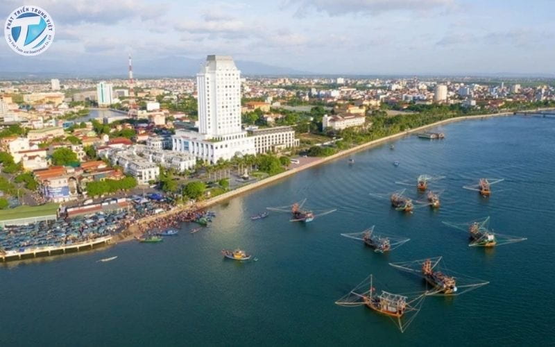 Quảng Bình là một tỉnh miền Trung Việt Nam